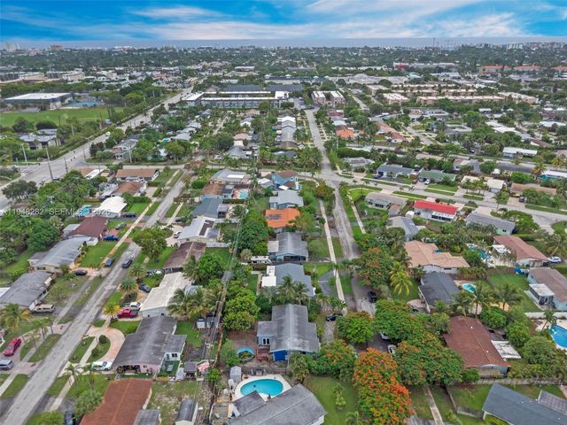 131 SE 11th St, Deerfield Beach, FL 33441