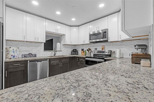 131 SE 11th St, Deerfield Beach, FL 33441