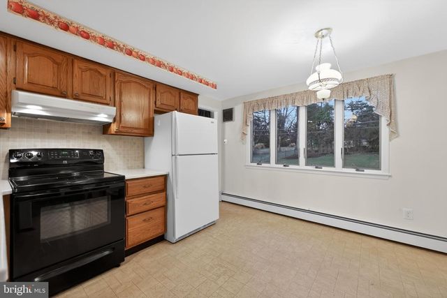 667 LILY RD, Warminster, PA 18974