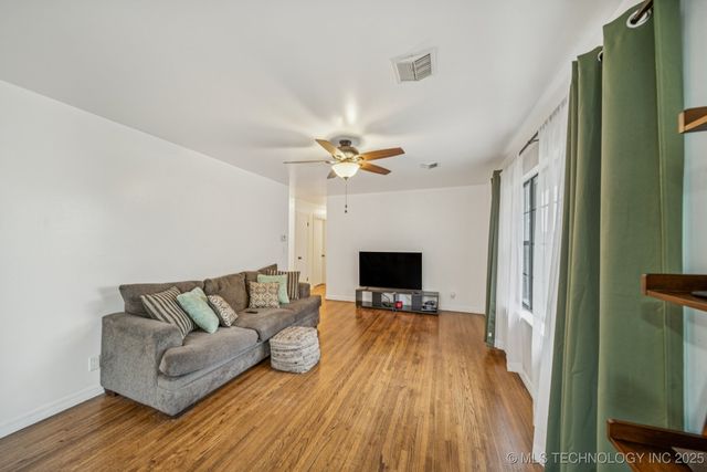 3 S Meadow Hill Drive, Bristow, OK 74010