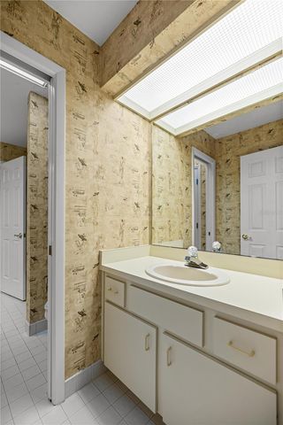 2050 SE 37TH COURT CIRCLE, Ocala, FL 34471