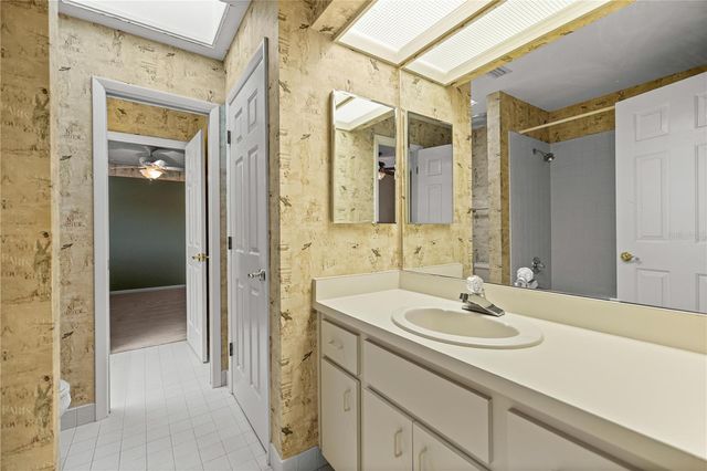 2050 SE 37TH COURT CIRCLE, Ocala, FL 34471