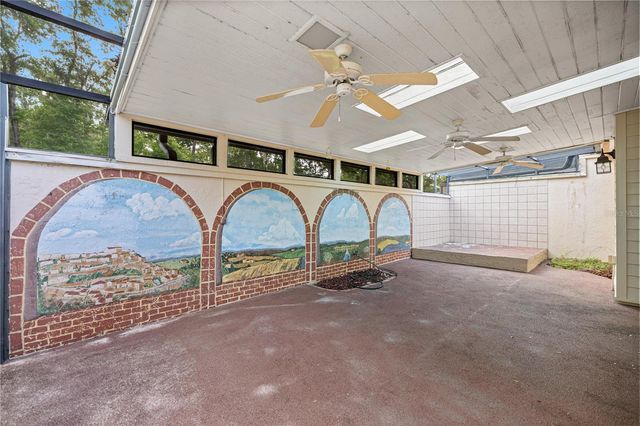 2050 SE 37TH COURT CIRCLE, Ocala, FL 34471