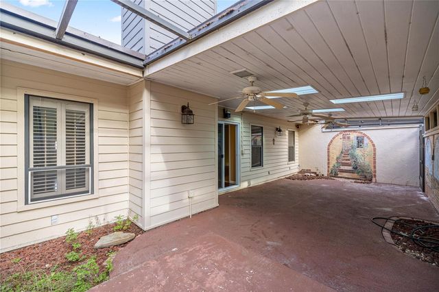 2050 SE 37TH COURT CIRCLE, Ocala, FL 34471