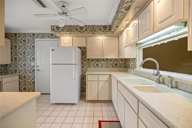 2050 SE 37TH COURT CIRCLE, Ocala, FL 34471