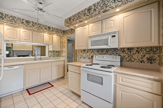 2050 SE 37TH COURT CIRCLE, Ocala, FL 34471