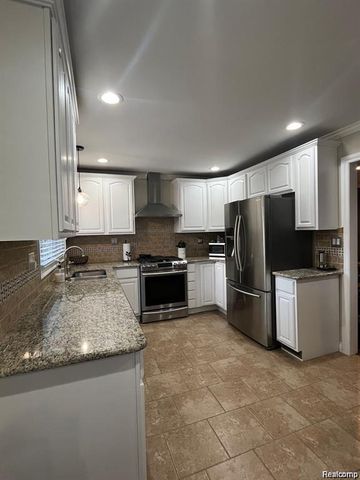 1341 Catalpa Drive, Rochester, MI 48307