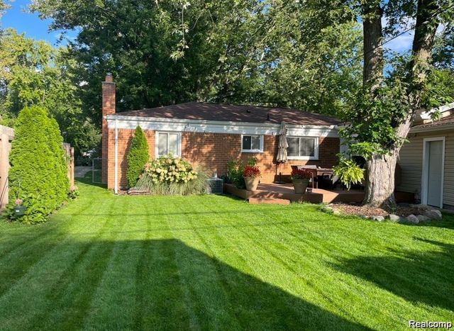 1341 Catalpa Drive, Rochester, MI 48307