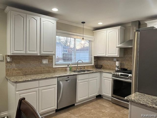 1341 Catalpa Drive, Rochester, MI 48307