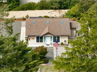 91525 SPAW Ln, Coos Bay, OR 97420