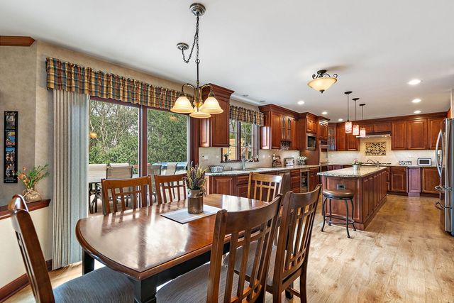 200 Lake Drive, Algonquin, IL 60102