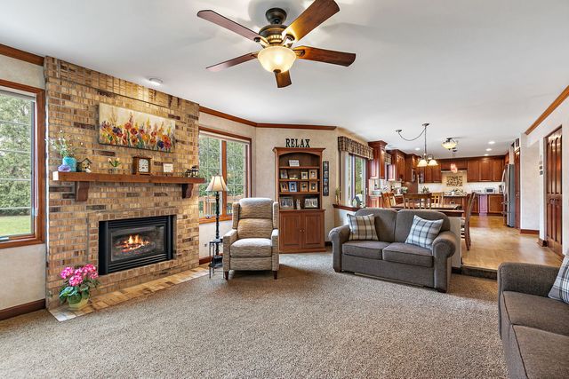 200 Lake Drive, Algonquin, IL 60102