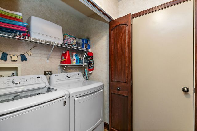 200 Lake Drive, Algonquin, IL 60102