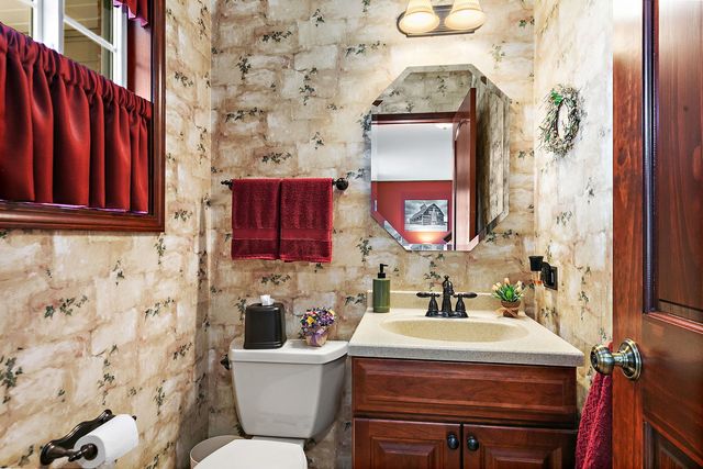 200 Lake Drive, Algonquin, IL 60102