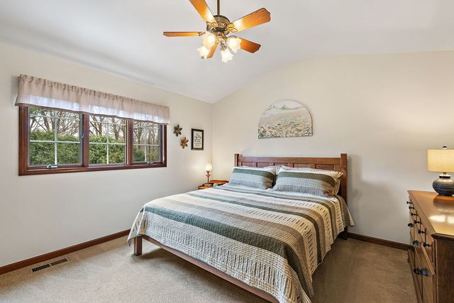 200 Lake Drive, Algonquin, IL 60102