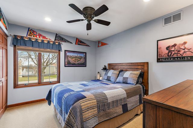 200 Lake Drive, Algonquin, IL 60102