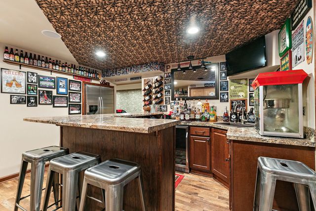 200 Lake Drive, Algonquin, IL 60102