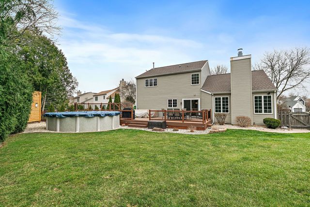 200 Lake Drive, Algonquin, IL 60102