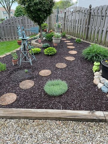 200 Lake Drive, Algonquin, IL 60102