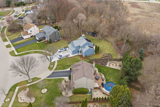 200 Lake Drive, Algonquin, IL 60102