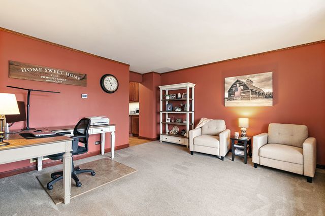 200 Lake Drive, Algonquin, IL 60102