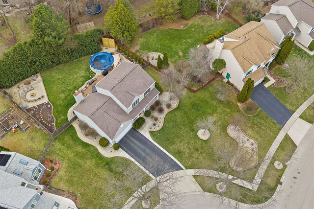 200 Lake Drive, Algonquin, IL 60102