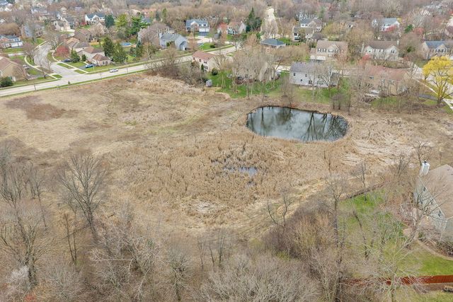 200 Lake Drive, Algonquin, IL 60102