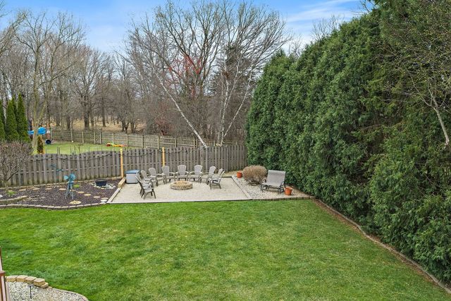 200 Lake Drive, Algonquin, IL 60102