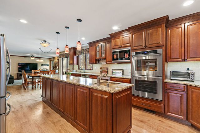 200 Lake Drive, Algonquin, IL 60102