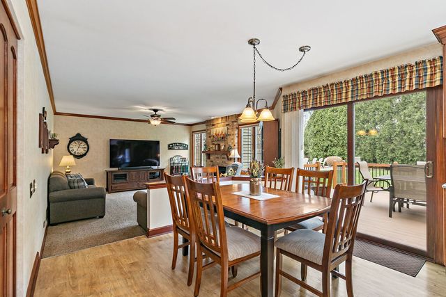 200 Lake Drive, Algonquin, IL 60102