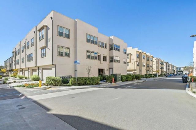 5381 Calle Rockfish 63, San Diego, CA 92154