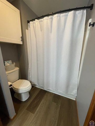 2211 Crestview Dr, Emporia, KS 66801