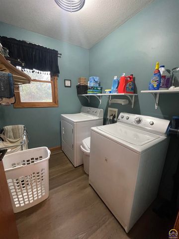 2211 Crestview Dr, Emporia, KS 66801