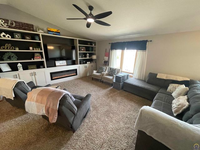 2211 Crestview Dr, Emporia, KS 66801