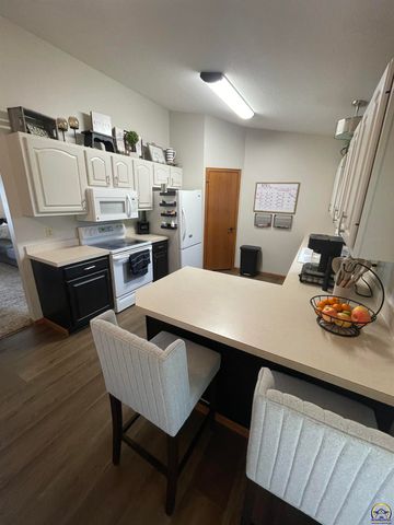 2211 Crestview Dr, Emporia, KS 66801