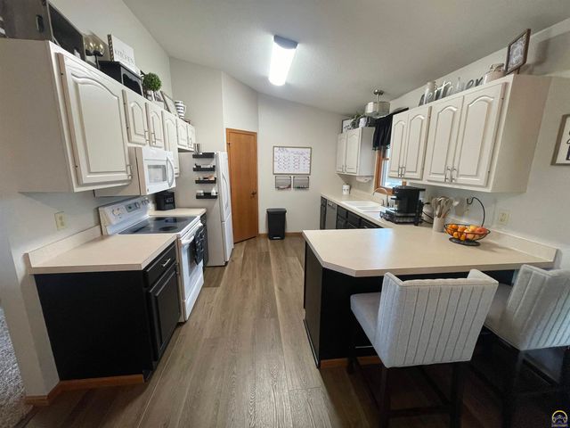 2211 Crestview Dr, Emporia, KS 66801