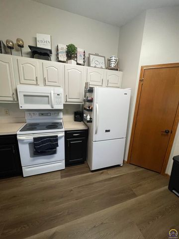 2211 Crestview Dr, Emporia, KS 66801