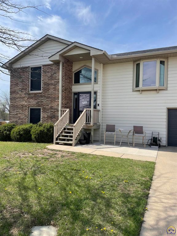 2211 Crestview Dr, Emporia, KS 66801