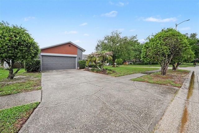 626 ROLLINGWOOD LANE, Valrico, FL 33594