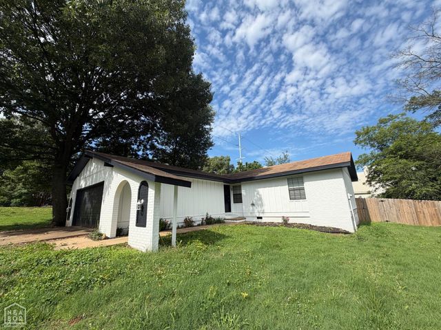 2020 Cenwood Drive, Jonesboro, AR 72401