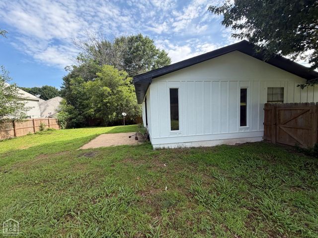 2020 Cenwood Drive, Jonesboro, AR 72401