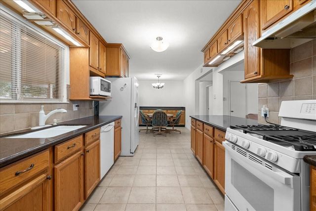 4206 Country Club Drive, Dickinson, TX 77539