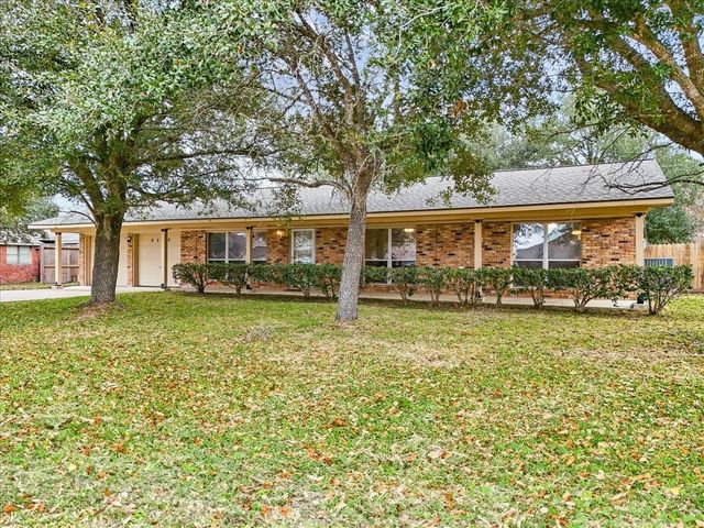 4206 Country Club Drive, Dickinson, TX 77539