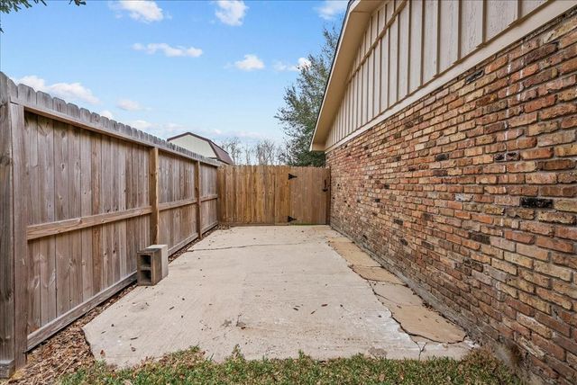 4206 Country Club Drive, Dickinson, TX 77539