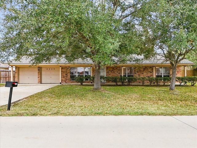 4206 Country Club Drive, Dickinson, TX 77539