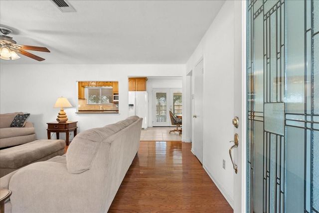 4206 Country Club Drive, Dickinson, TX 77539