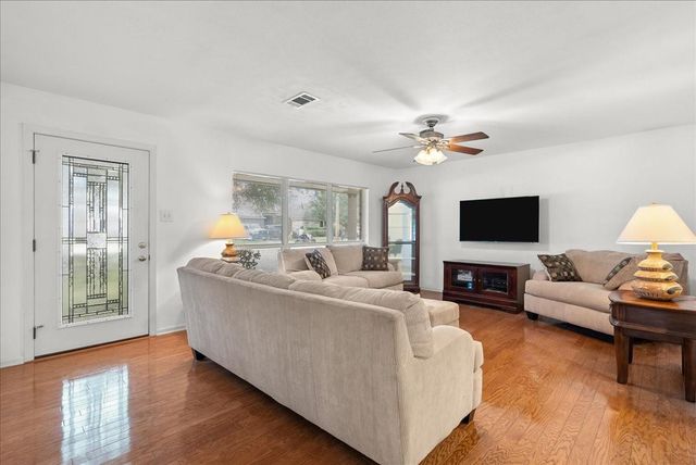 4206 Country Club Drive, Dickinson, TX 77539