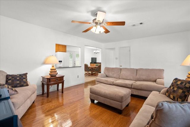 4206 Country Club Drive, Dickinson, TX 77539