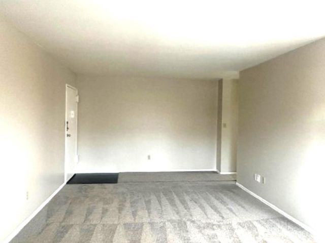 8 Manchester Court F, Freehold Twp, NJ 07728