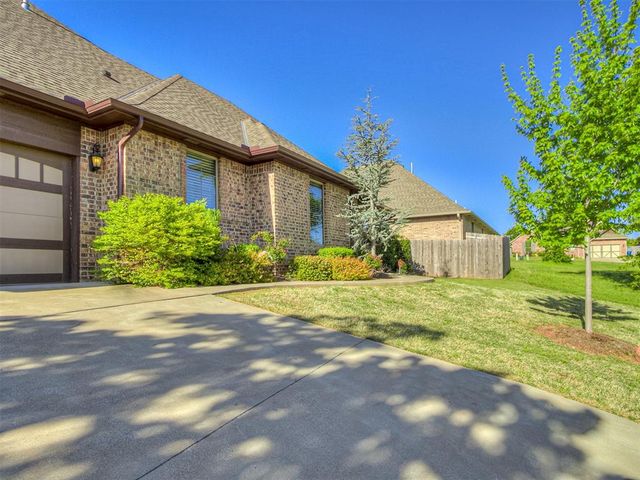 2701 Hermoso Circle, Edmond, OK 73034